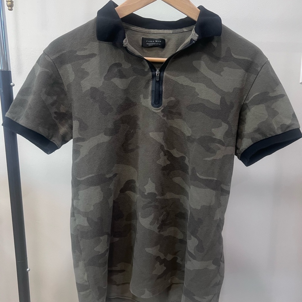Zara Men's Olive Green Camo Quarter-Zip Polo